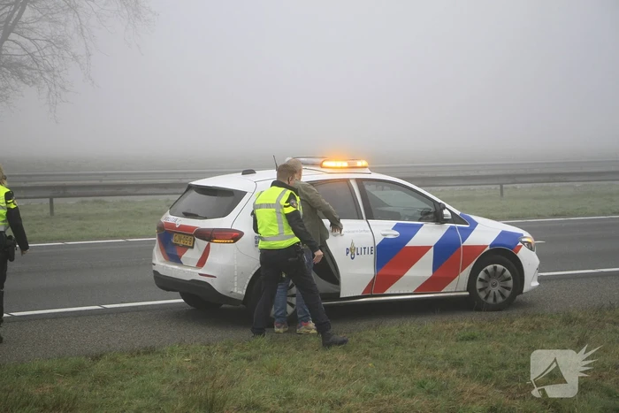 Bestuurder belandt onder invloed in sloot