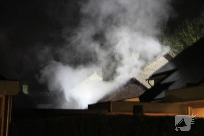 Buitenbrand verwoest garagezolder