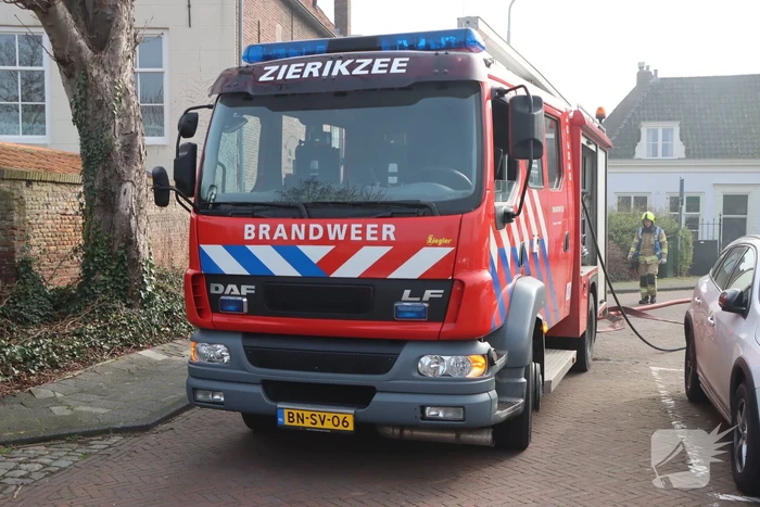 Brand in ondergrondse afvalcontainer geblust