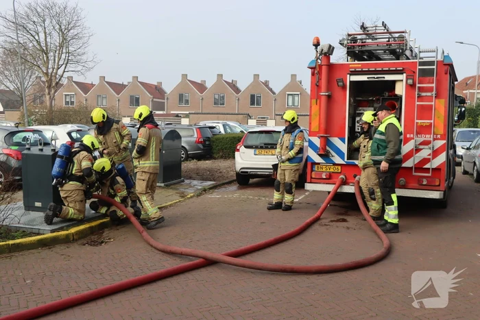 Brand in ondergrondse afvalcontainer geblust