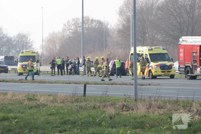 Meerdere voertuigen betrokken bij aanrijding op snelweg