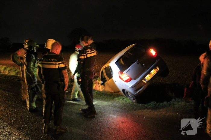 Auto belandt in greppel na ongeval