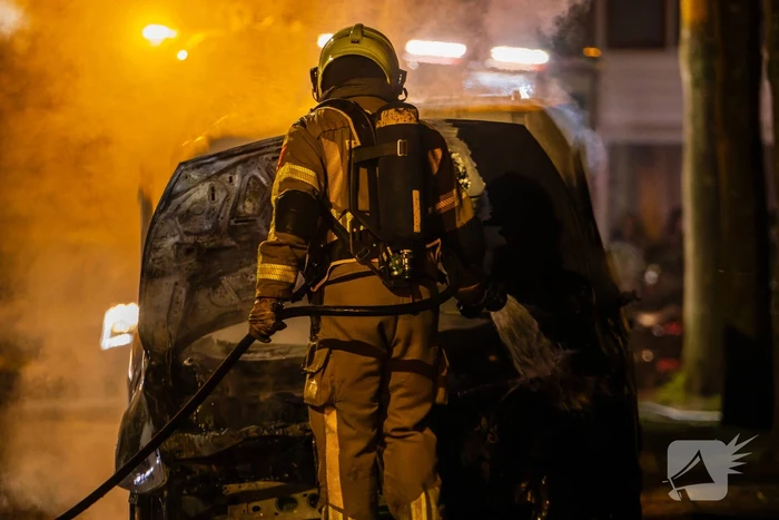 Brand in bestelbusje na harde klap