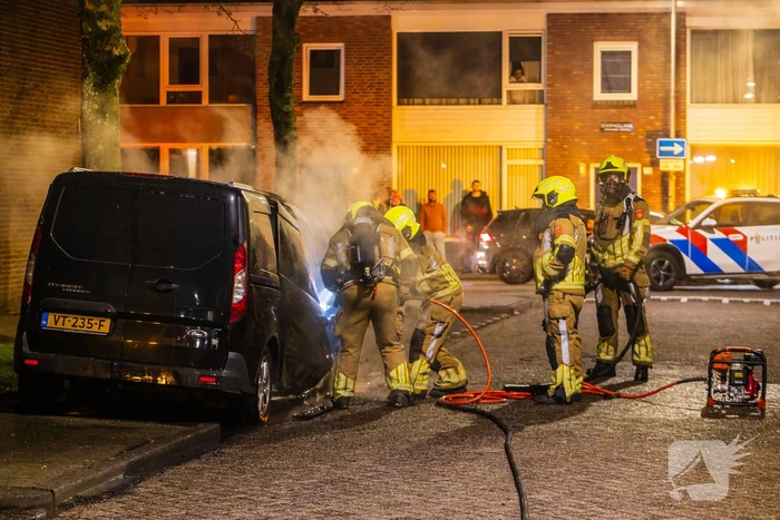 Brand in bestelbusje na harde klap