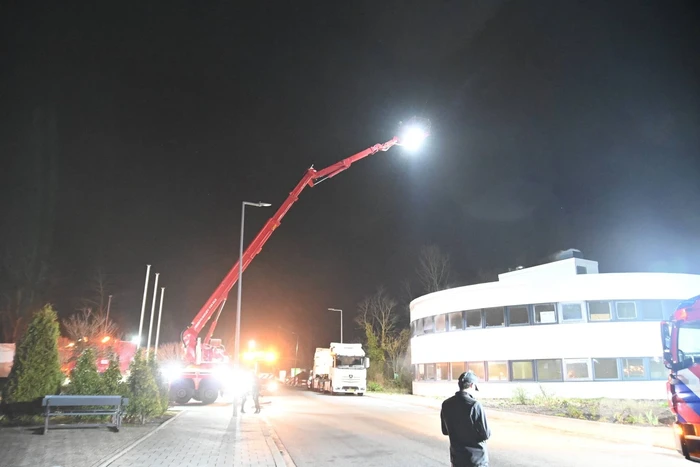 Passerende beveiligers slaan alarm bij brand in verbouwd bedrijfspand