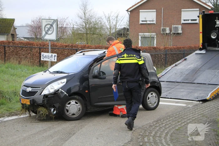 Auto belandt in greppel na ongeval