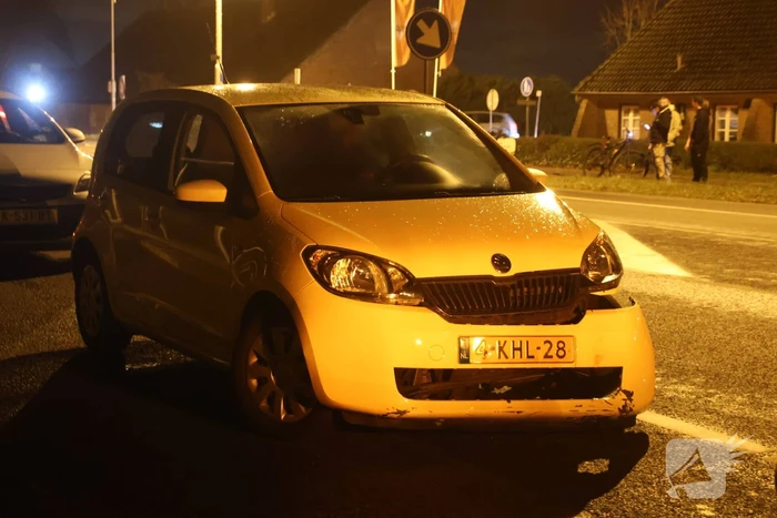 Bestuurder botst tegen verkeersbord