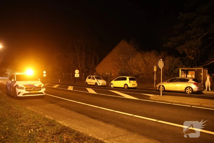 Bestuurder botst tegen verkeersbord