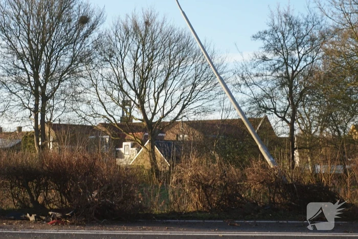 Auto-ongeluk zorgt voor ravage