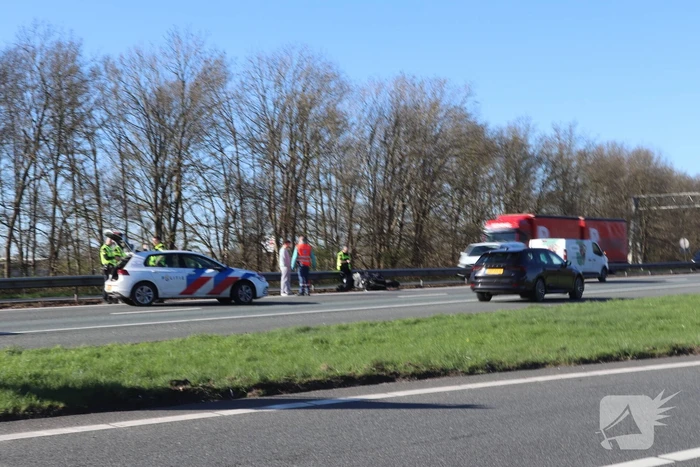 Weg afgesloten na ongeval met bestelbus