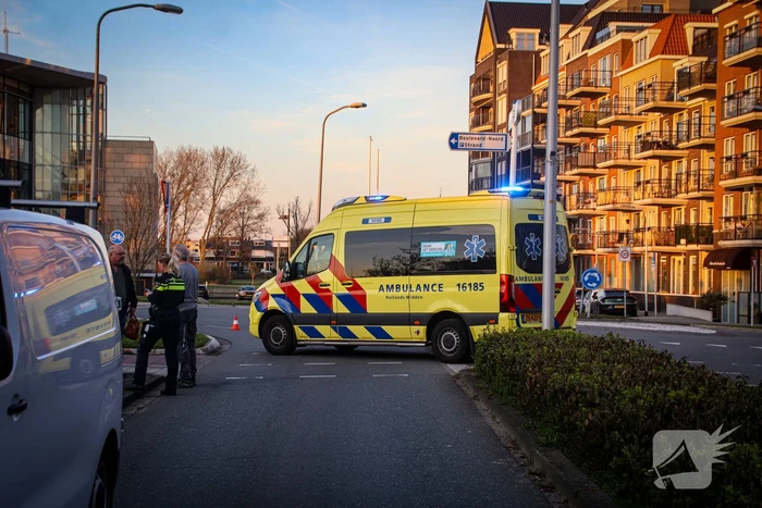 Fietser botst met werkbus