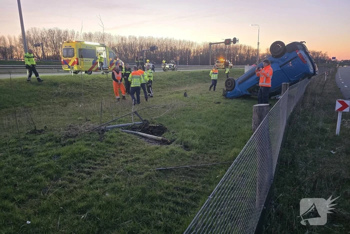 Bestuurder onder invloed aangehouden na op de kop slaan met voertuig