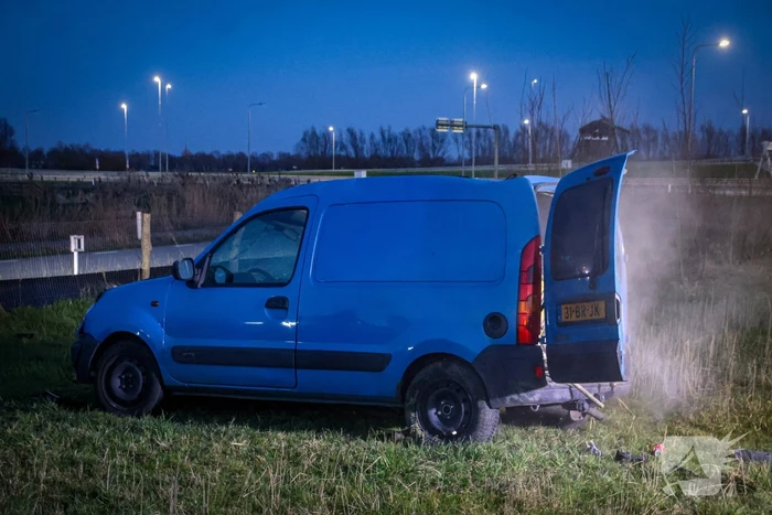 Bestuurder onder invloed aangehouden na op de kop slaan met voertuig