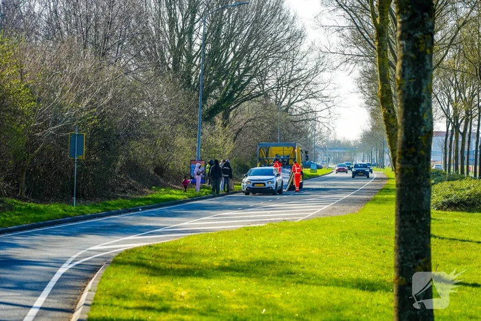 Botsing leidt tot schade aan voertuigen