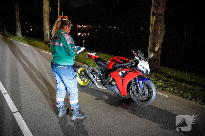 Motorrijder valt na uitwijkmanoeuvre
