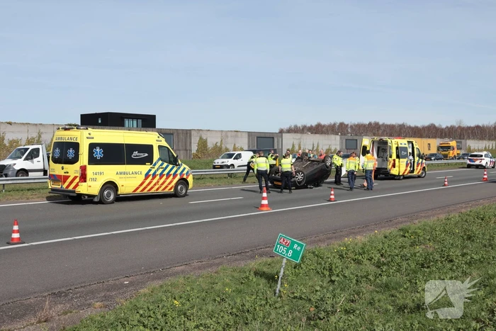 Eenzijdig ongeval leidt tot verkeersongevallen op drukke snelweg