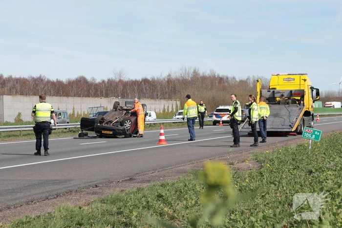 Eenzijdig ongeval leidt tot verkeersongevallen op drukke snelweg