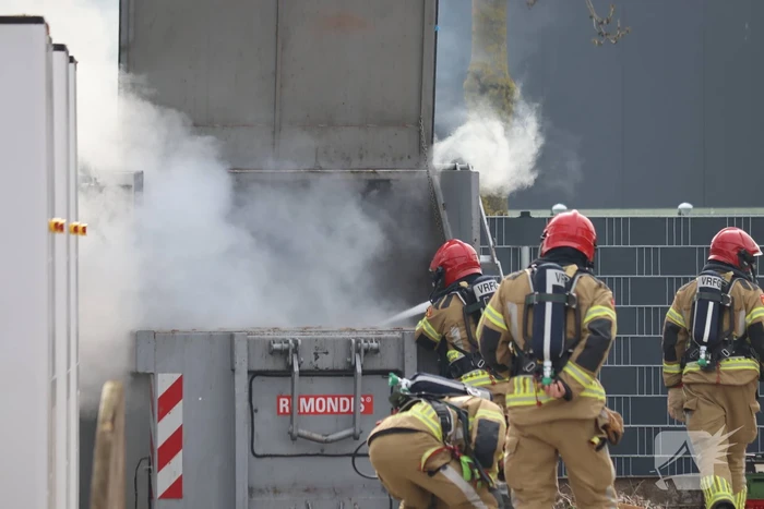 Containerbrand vraagt om ingrijpen brandweer