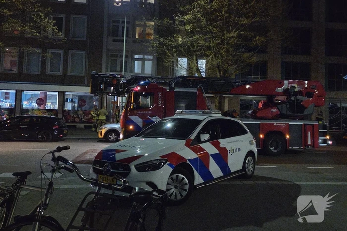 Brandweer ventileert woning na gebouwbrand
