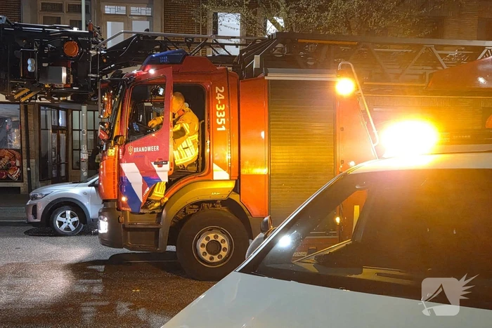 Brandweer ventileert woning na gebouwbrand