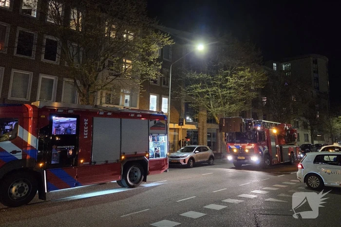 Brandweer ventileert woning na gebouwbrand