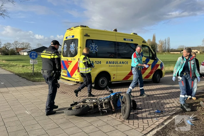 Brommerrijder gewond bij aanrijding met auto