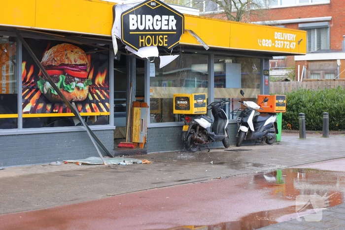 Explosie veroorzaakt schade aan restaurant