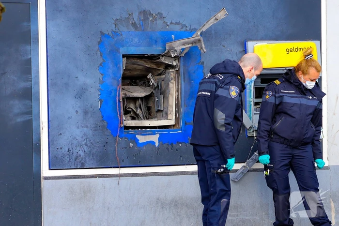Geldmaat kondigt maatregelen aan na serie plofkraken