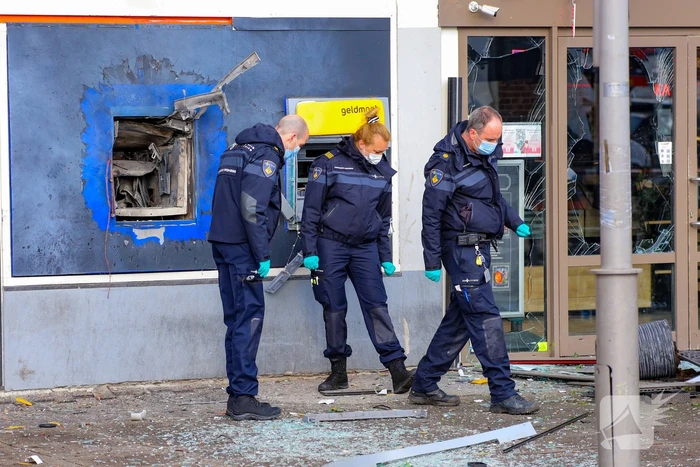 Geldmaat kondigt maatregelen aan na serie plofkraken