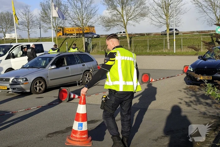Grote verkeerscontrole op terrein van Rijkswaterstaat
