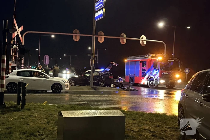 Ongeval met twee auto's leidt tot schade