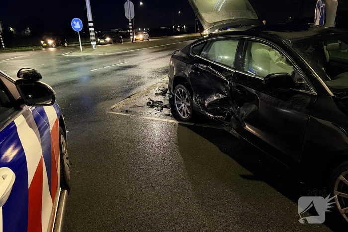 Ongeval met twee auto's leidt tot schade