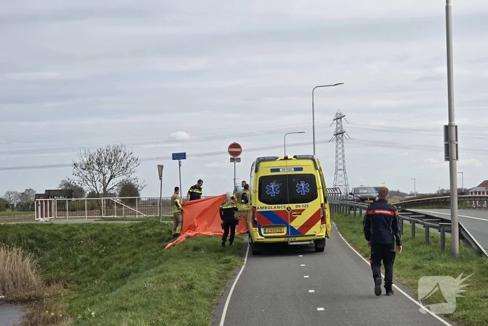 Brandweer duikteam redt persoon uit water