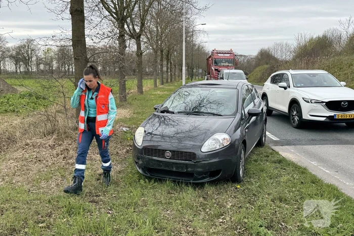 Ongeval tussen vrachtwagen en auto leidt tot gewonde