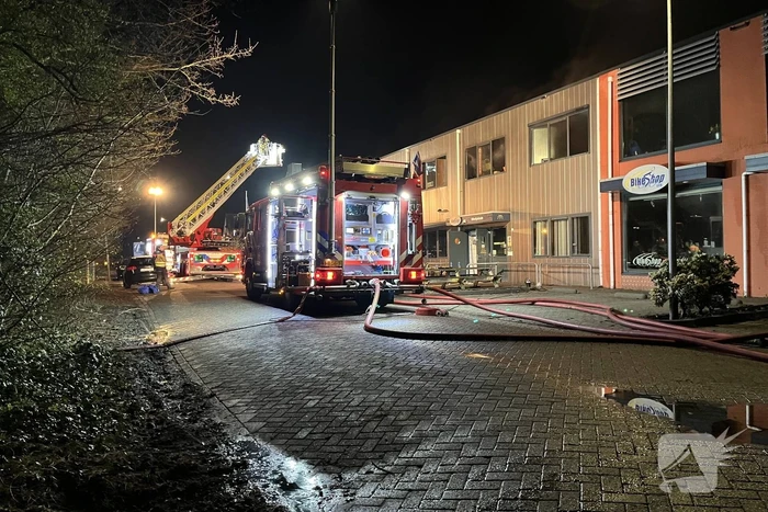 Brand in winkel leidt tot grote inzet van brandweer