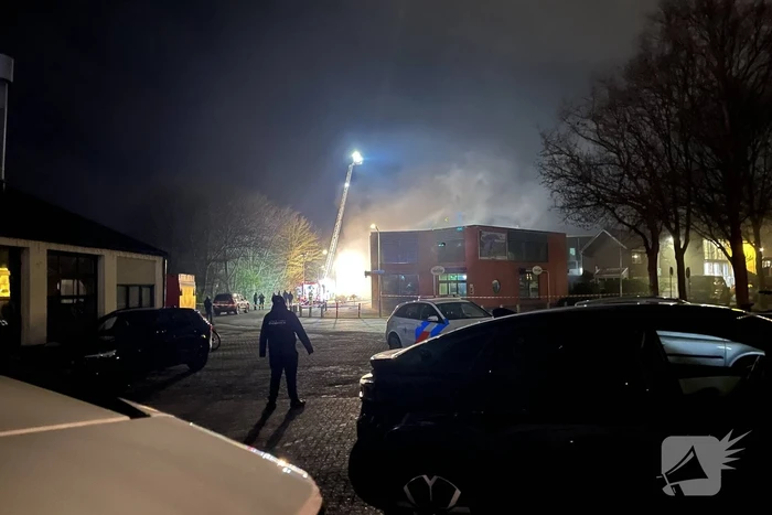 Brand in winkel leidt tot grote inzet van brandweer