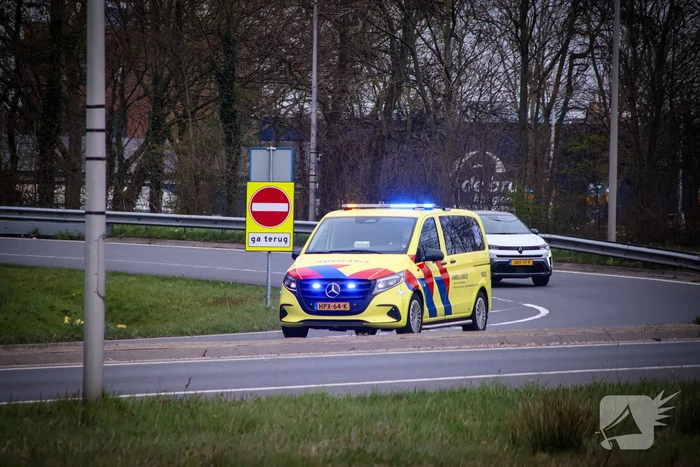 Botsing tussen auto en fietster leidt tot verwondingen