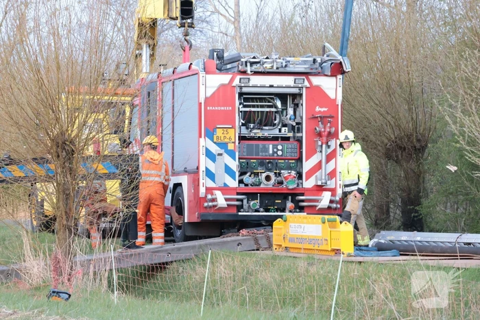 Brandweervoertuig na uren geborgen
