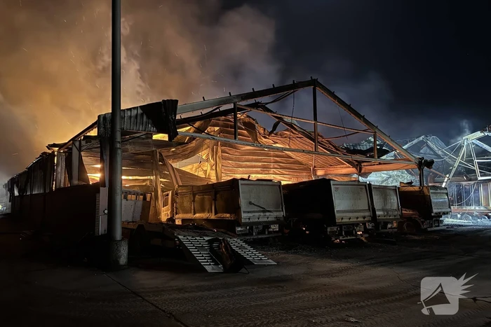 Zeer grote brand verwoest bedrijf