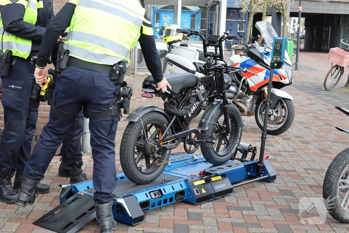 Meerdere bekeuringen en inbeslagnames bij politiecontrole