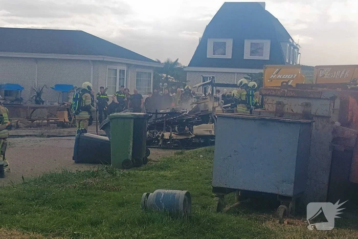 Caravan in vlammen op gegaan