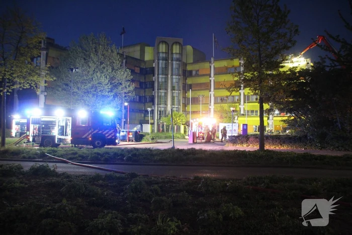 Brand in kantoorpand leidt tot grote inzet brandweer