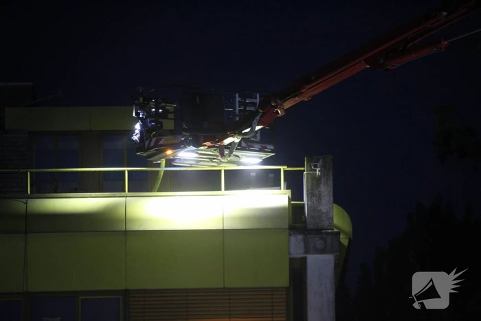Brand in kantoorpand leidt tot grote inzet brandweer