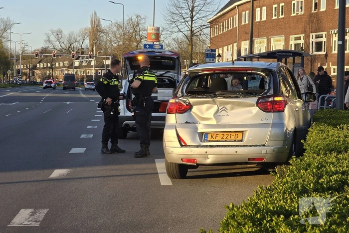 Ongeval met lijnbus en twee auto's