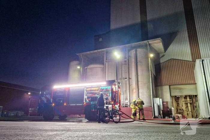 Industriebrand in diervoedersbedrijf