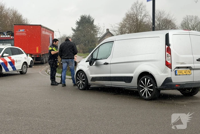 Fietser aangereden door bestelauto