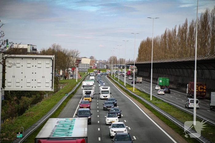 Kop-staartbotsing zorgt voor flinke verkeershinder