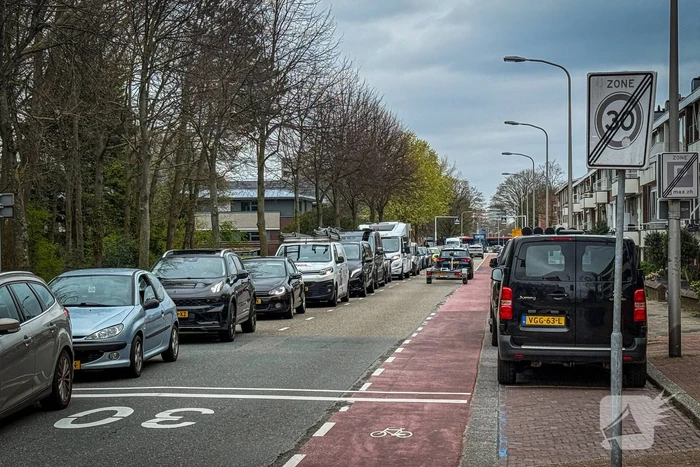 Werkzaamheden, omleidingen en paasweekend zorgen voor enorme verkeerschaos