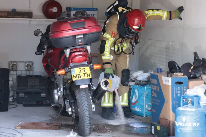 Brandweer schakelt in bij lekkage benzine