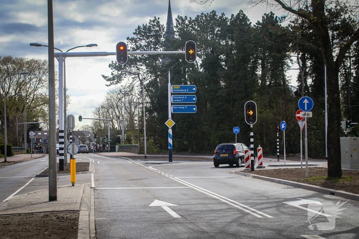Nieuwe verkeerslichten geïnstalleerd op kruising